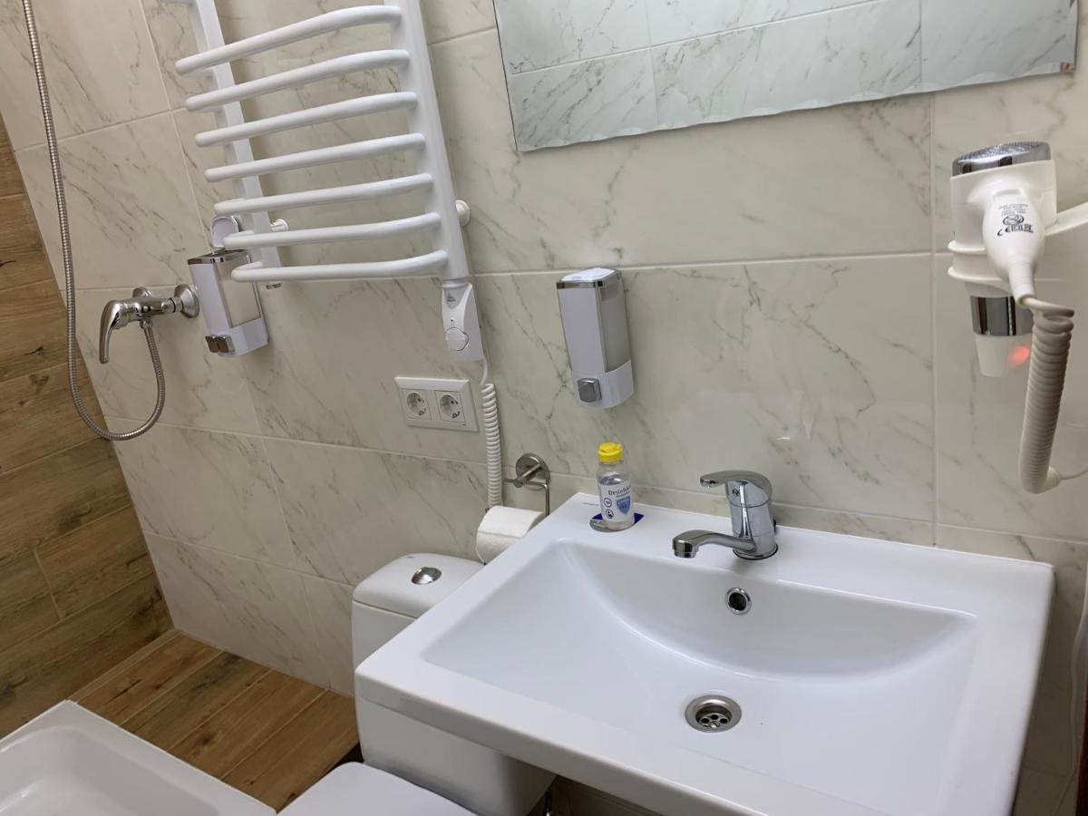 Апартаменти-Студія На Герцена TTchernivtsi Extérieur photo